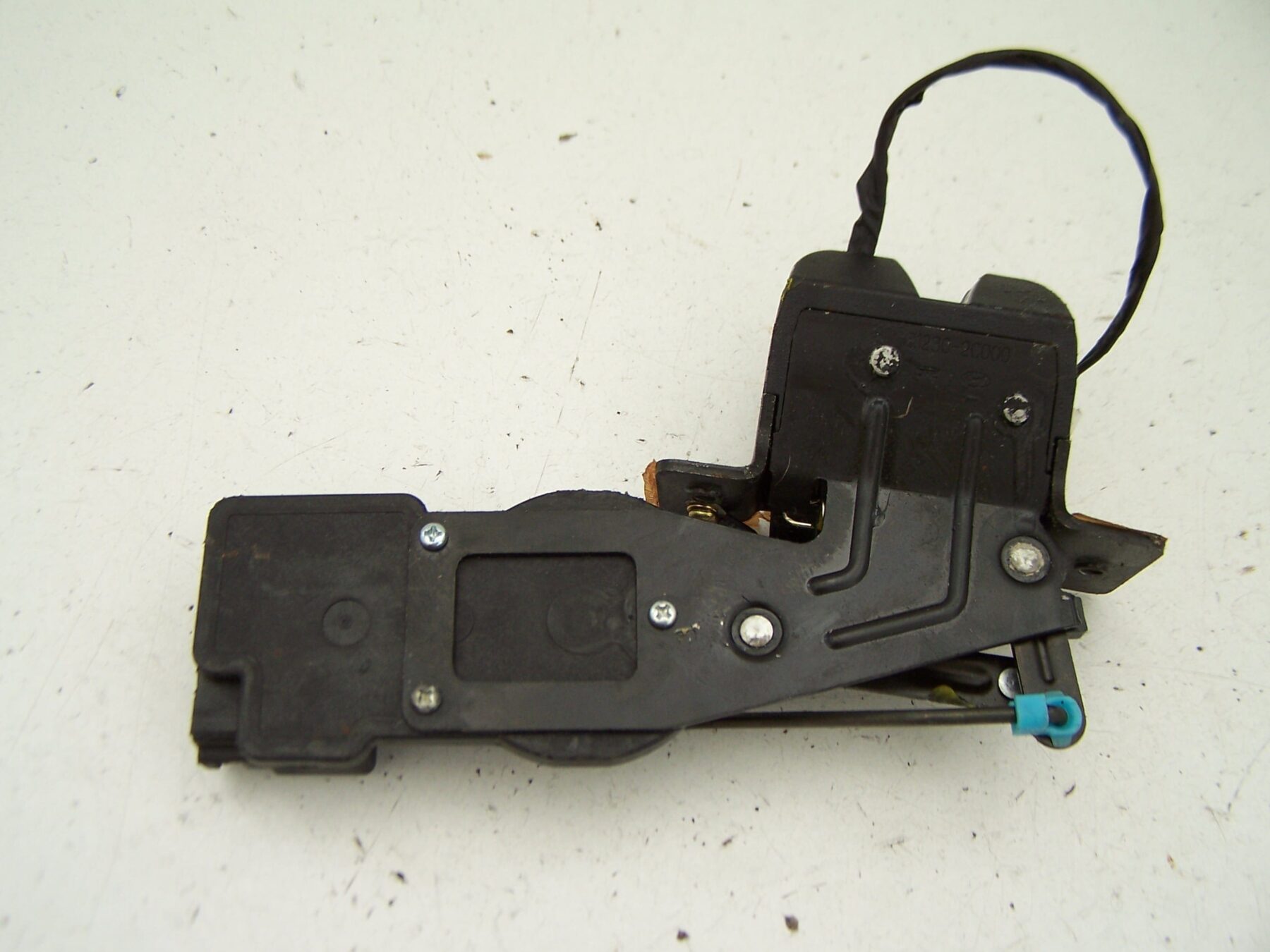Hyundai coupe Tailgate central locking catch assembly (2002-2005)
