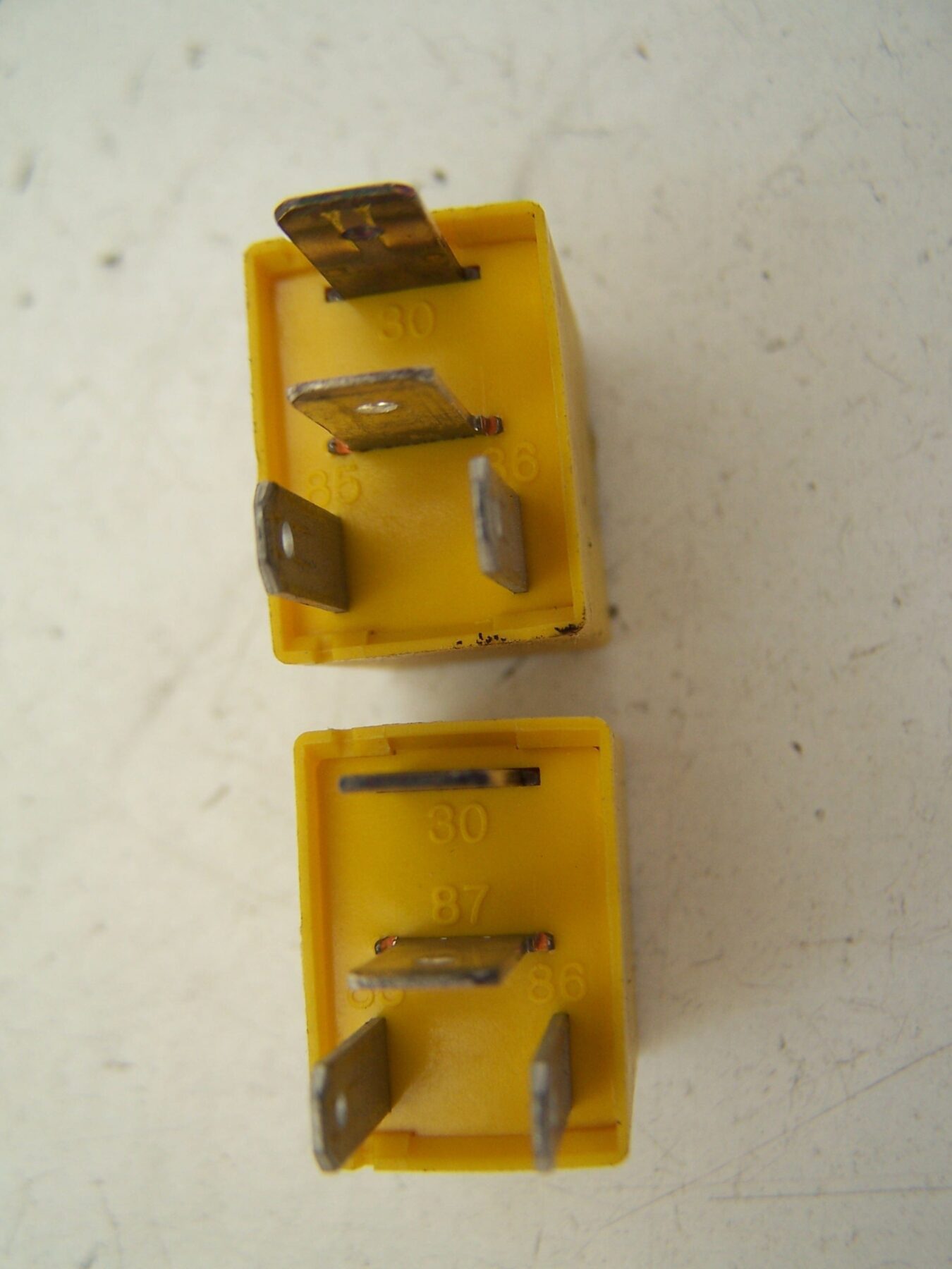 Hyundai coupe pair of relays 95224-29750 ( 2002-2005)