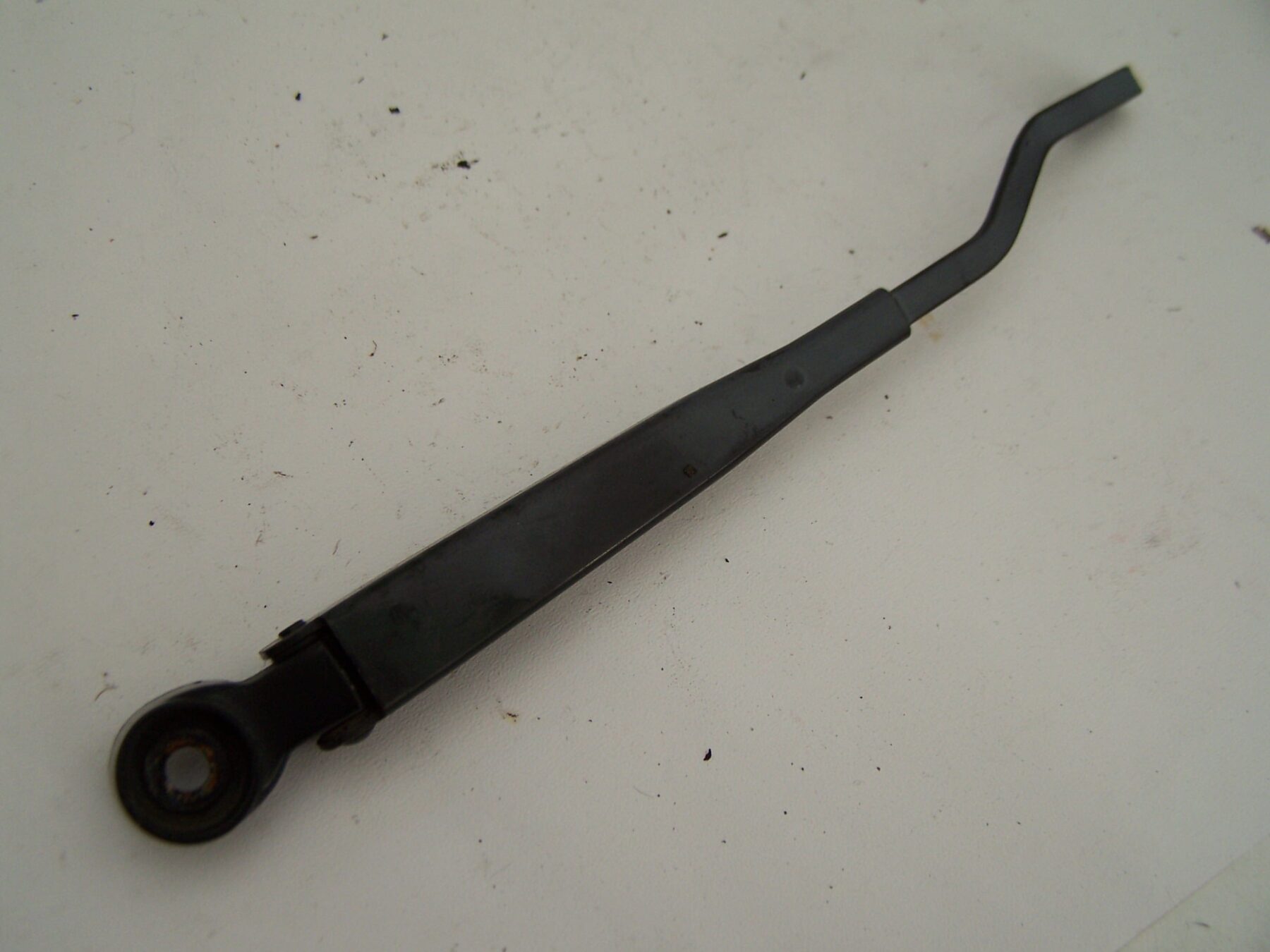 Chrysler PT Cruiser rear wiper arm 05288704AF ( 2006-2010)