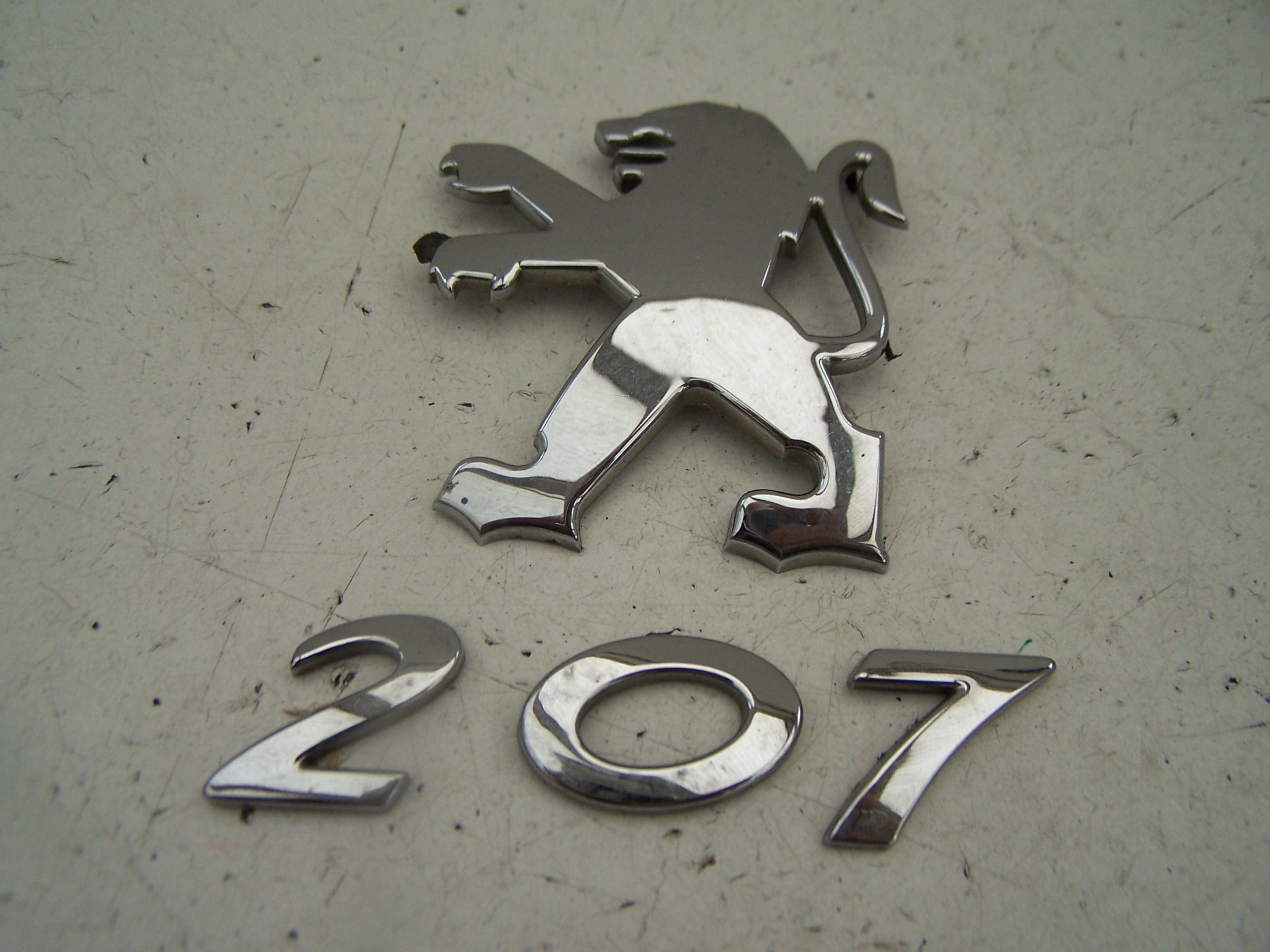 Peugeot 207 tailgate badges (2006-2009)