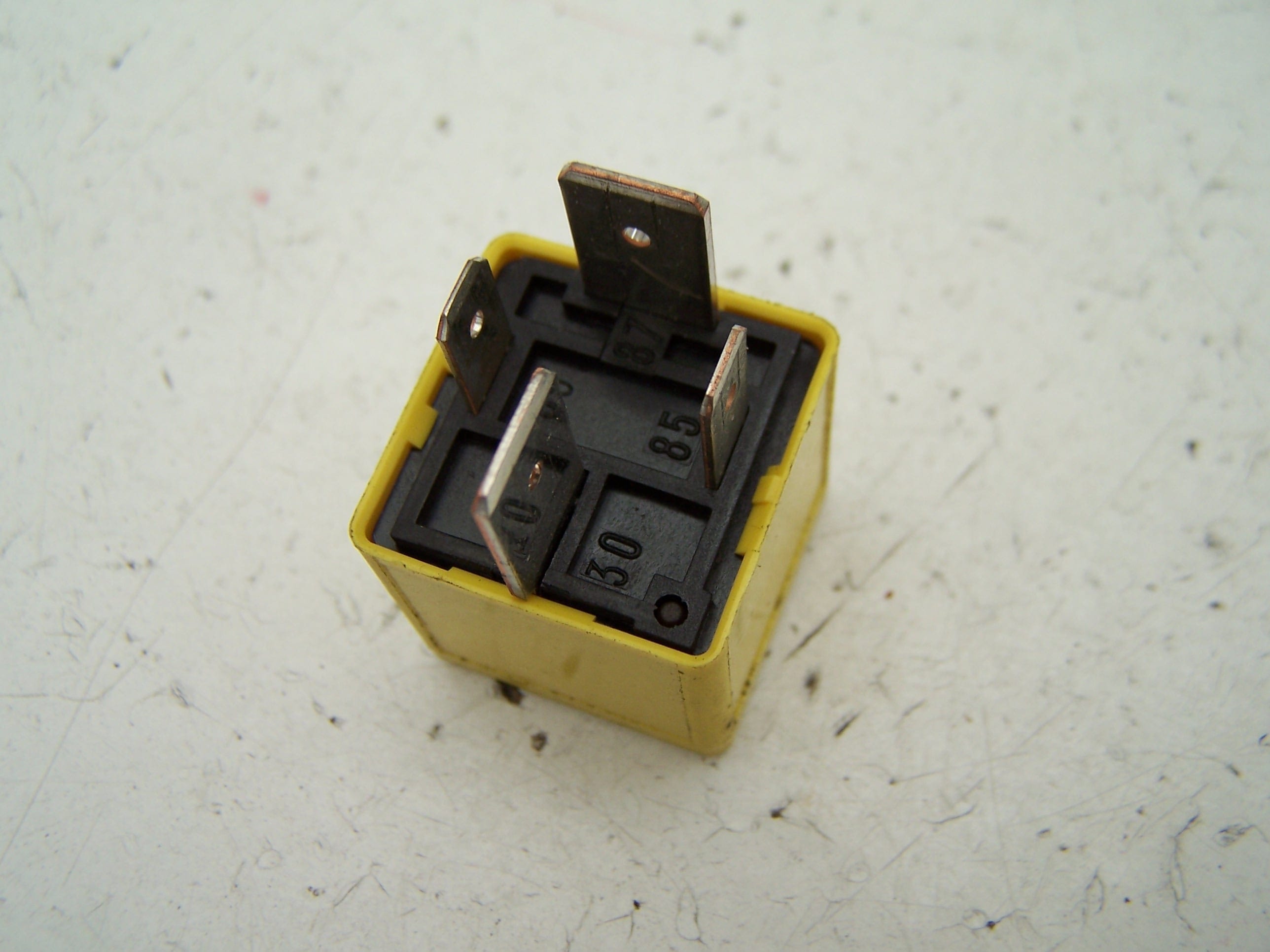 Vauxhall Tigra Relay 90226846 ( 2004-2009)