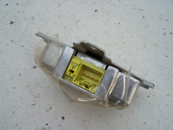 Suzuki Grand Vitara airbag control module 38910-50J1 (1999-2005)