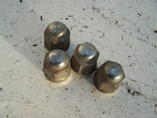 Suzuki Grand Vitara wheel nuts (1999-2005)