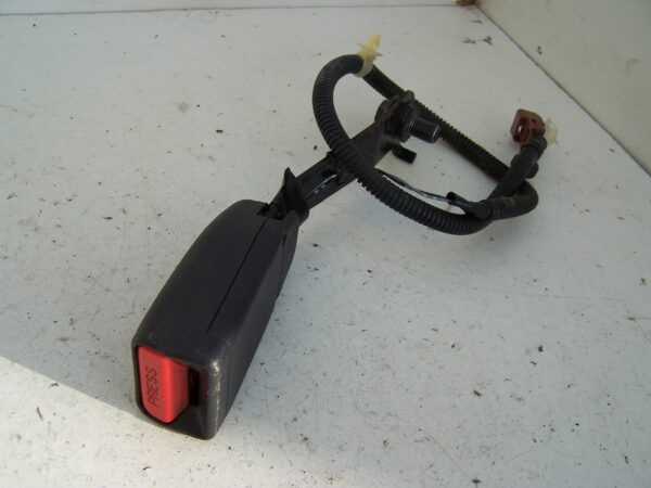 Honda CR-V Front right seat belt clip ( 2007-2009)