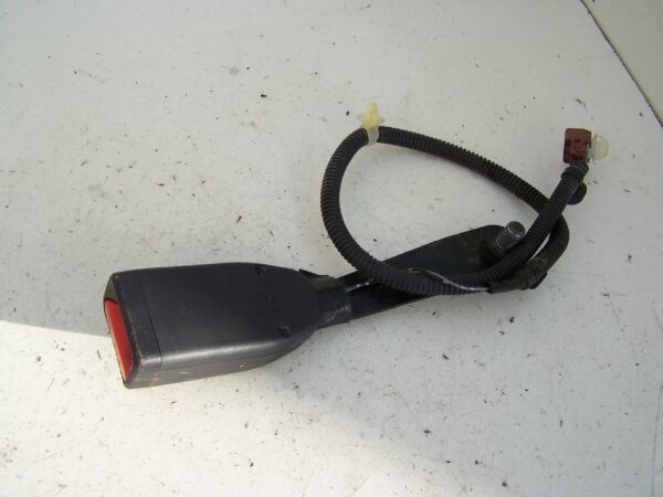 Honda CR-V Front right seat belt clip ( 2007-2009)