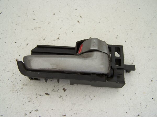 Suzuki Swift right side interior door handle ( 2006-2010)