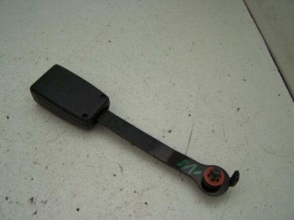 Kia Sportage front left seat belt clip (2006-2009)