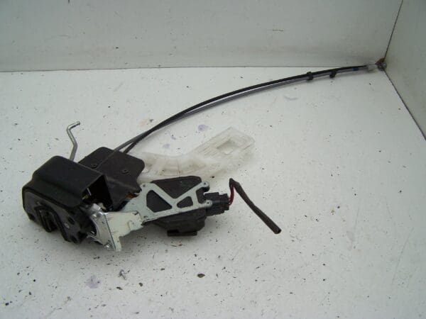 Kia sportage rear right door central locking catch (2006-2009)