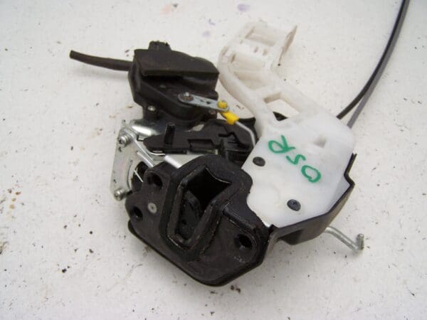 Kia sportage rear right door central locking catch (2006-2009)