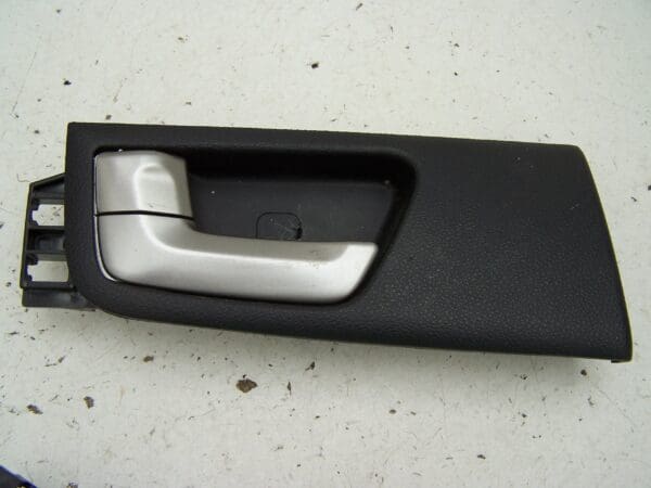 Kia sportage rear left door interior handle (2006-2009)