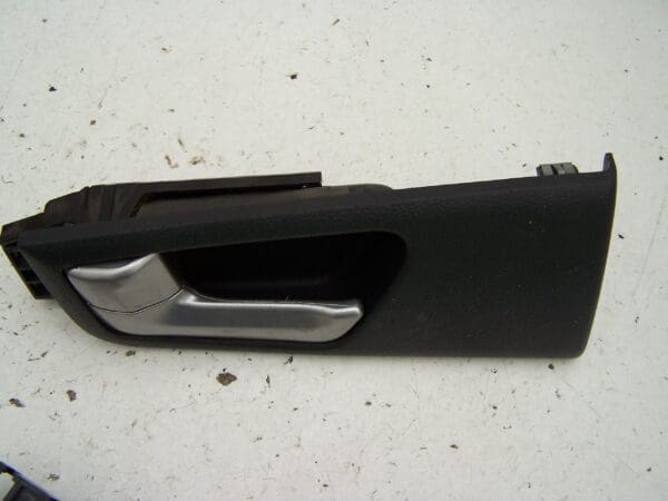 Kia sportage rear left door interior handle (2006-2009)