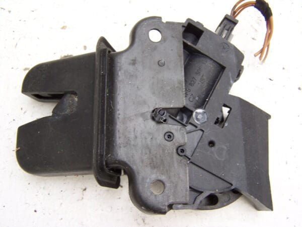 VW Passat saloon boot central locking catch (2005-2010)