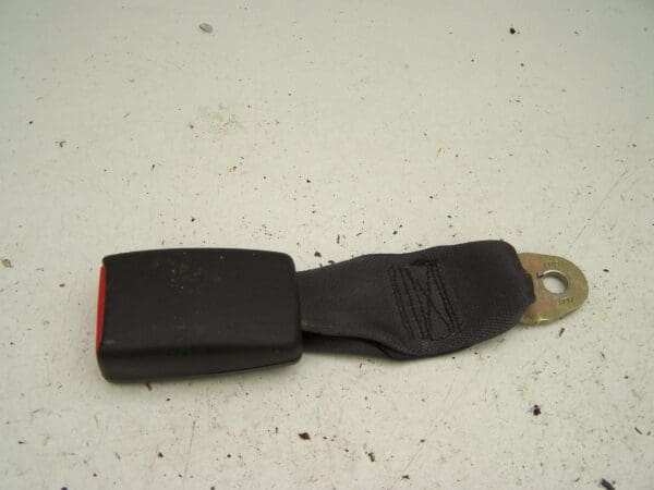 Honda CR-V rear left seat belt clip ( 2002-2004)