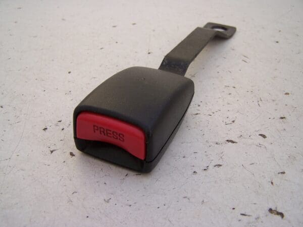 Suzuki Grand Vitara front left seat belt clip (2006-2008)