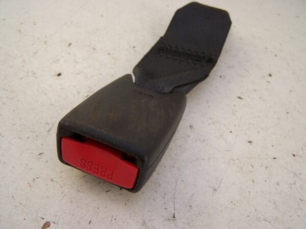 Suzuki Grand Vitara rear right seat belt clip (2006-2008)