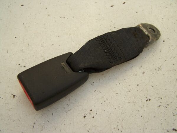 Suzuki Grand Vitara rear centre seat belt clip (2006-2008)