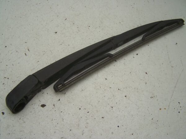 Suzuki Grand Vitara rear wiper arm (2006-2008)