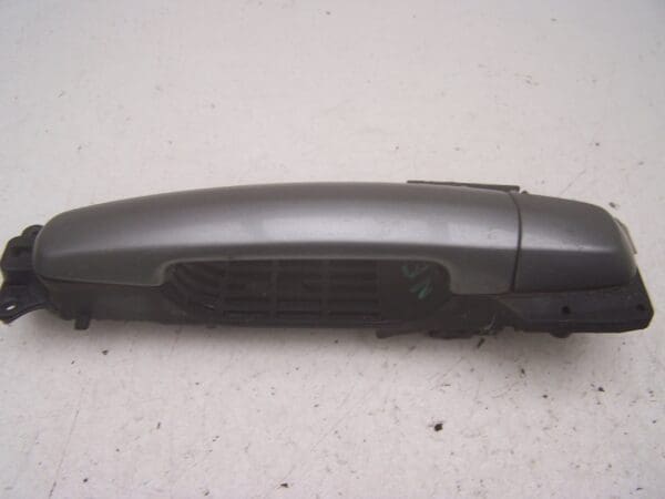 Suzuki Grand Vitara front left exterior door handle (2006-2008)