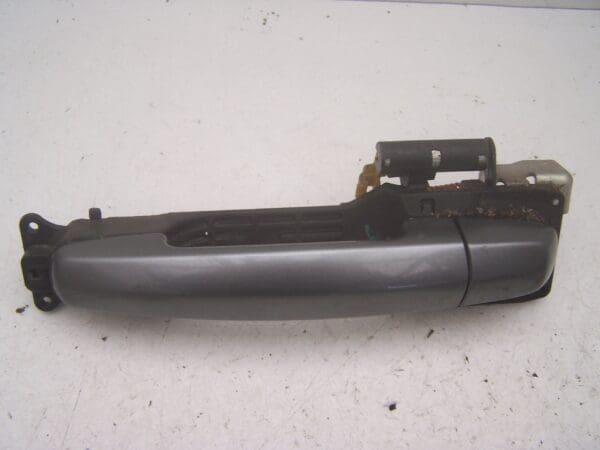 Suzuki Grand Vitara front left exterior door handle (2006-2008)