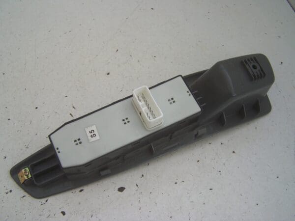 Chevrolet Lacetti estate front right door window switch ( 2005-2008)