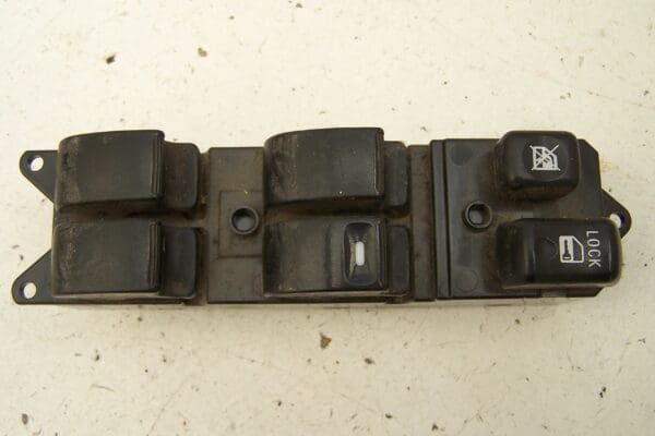 Mitsubishi Outlander front right door window switch ( 2008-2009)