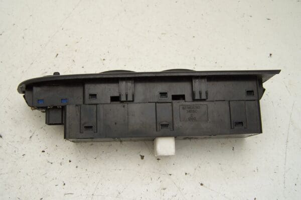 Hyundai Trajet front right door window switch ( 2004-2008)