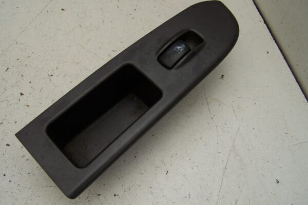 Hyundai Trajet front left door window switch ( 2004-2008)