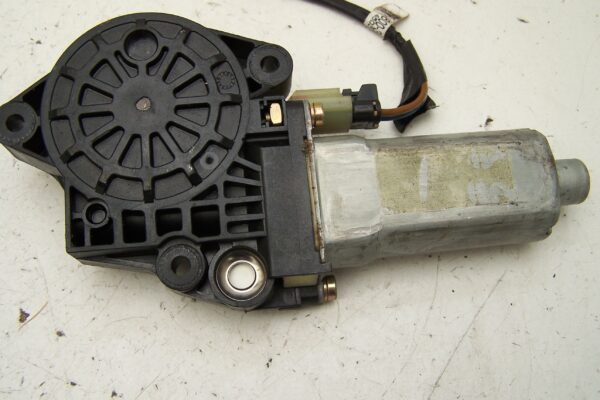 Hyundai Trajet front left door window motor ( 2004-2008)