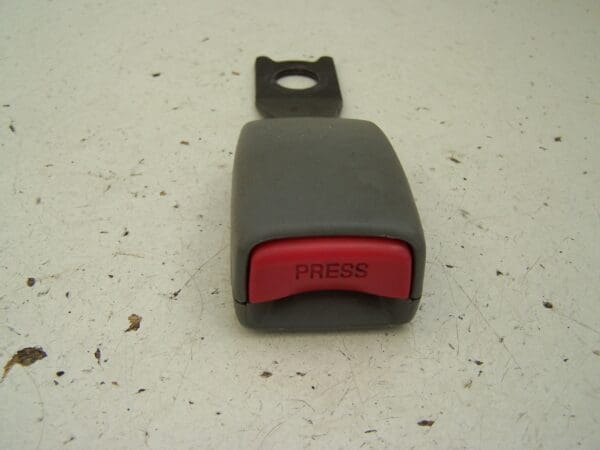 Suzuki Grand Vitara XL-7 front seat belt clip (2002-2005)