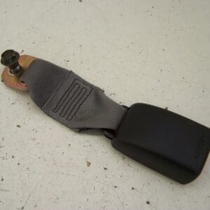 Suzuki Grand Vitara XL-7 rear centre seat belt clip (2002-2005)