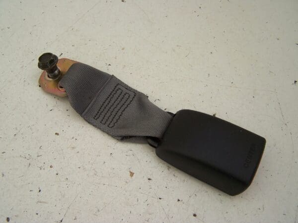 Suzuki Grand Vitara XL-7 rear centre seat belt clip (2002-2005)