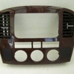 Suzuki Grand Vitara XL-7 centre air vent dash panel (2002-2005)