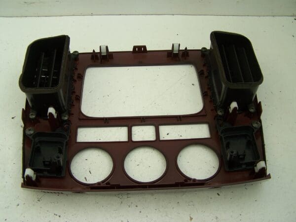 Suzuki Grand Vitara XL-7 centre air vent dash panel (2002-2005)