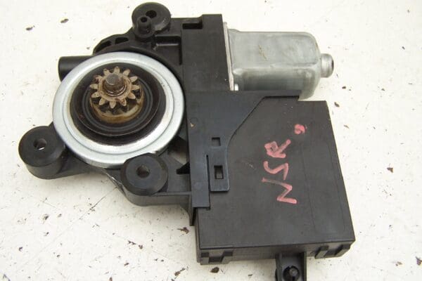 Volvo V50 rear left door window motor ( 2008-2012)